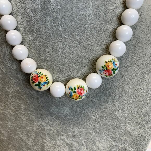 Vintage 70s Beaded Necklace White Floral 18" total - Picture 4 of 4